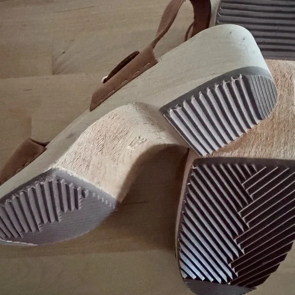 Lotta From Stockholm Low Wood T-Bar Clogs Brown Oiled Nubuck - Picture 3 of 4